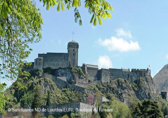 Appart Lourdes 100 M Gare - 4 Places Avec Balcon 10Mn Sanctuaire المظهر الخارجي الصورة